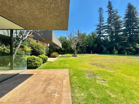 Gran Casa En Venta De 8 Dorm. En Lo Barnechea