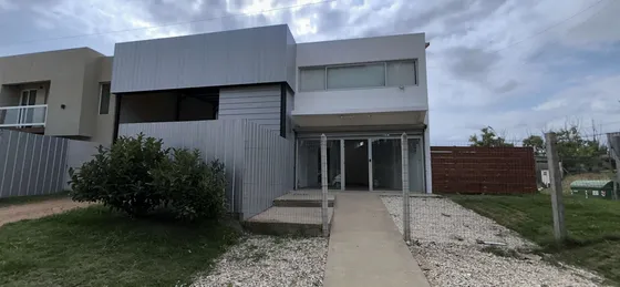 Venta Local Comercial Y Galpón - Altos De La Laguna