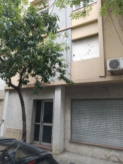 Departamento Al Frente A Metros Del Rio. Sin Expensas. Primer Piso Escalera. Impuestos Incluidos