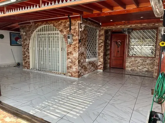 Casa En Venta De 6 Dormitorios En Puente Alto, App
