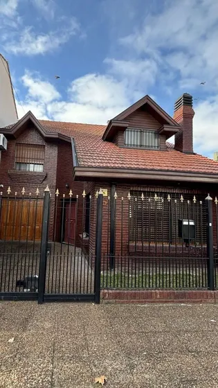 Venta Casa 4 Ambientes Bernal