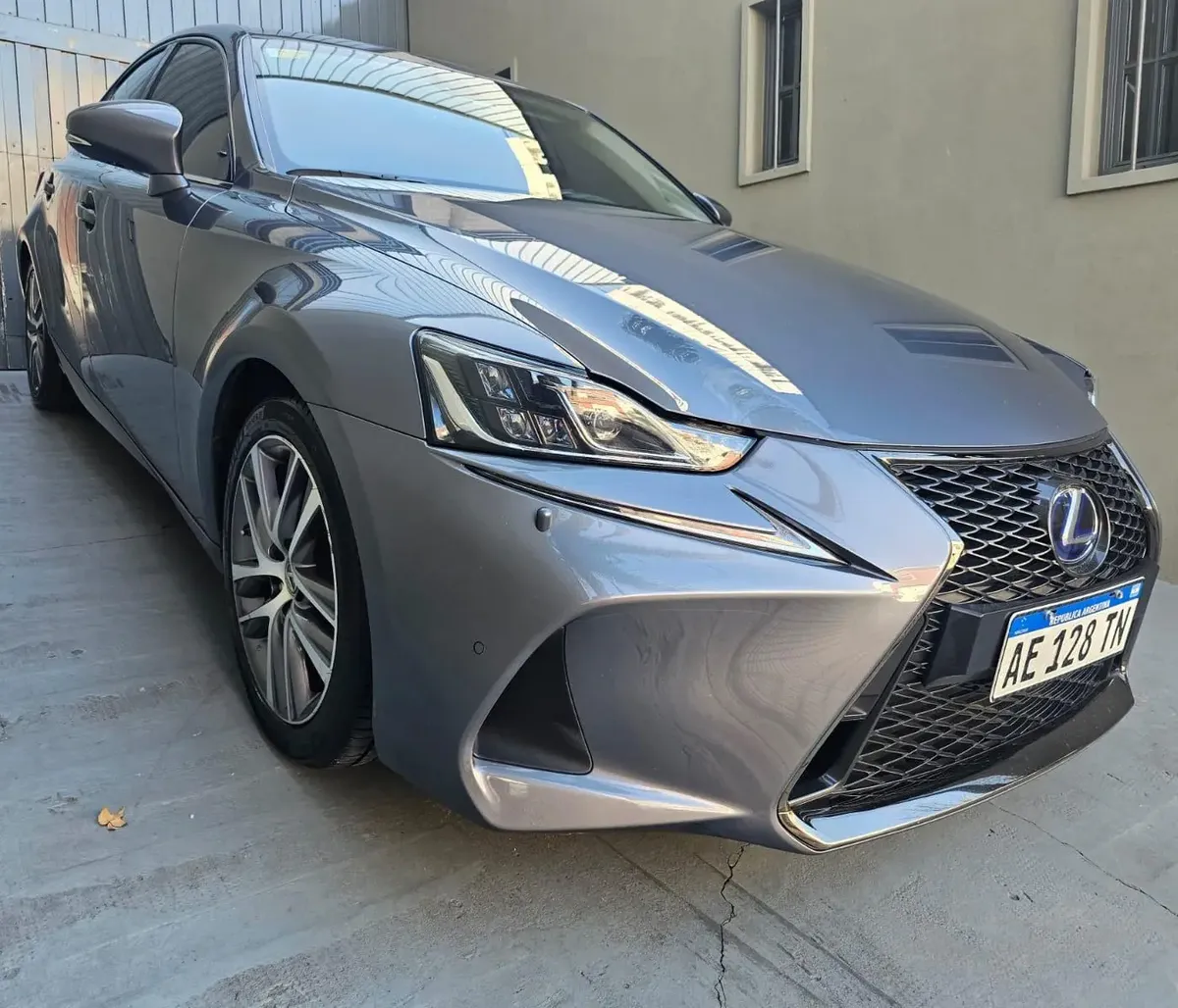 Lexus IS 300h