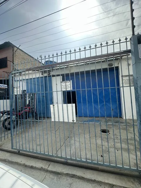 Alquiler De Local Comercial, A Pie De Calle G.g