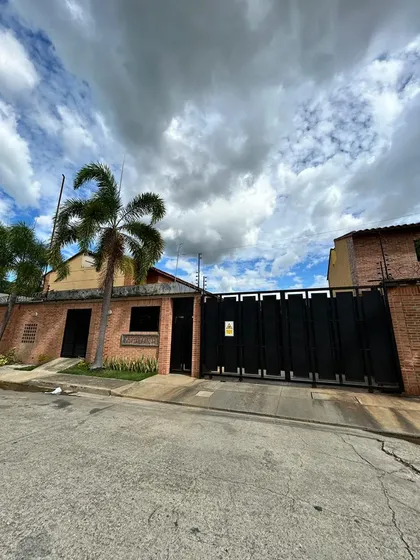 Elizabeth Mejias Vende Con Financiamiento 12 Meses Townhouse A Estrenar Urb. Manantial
