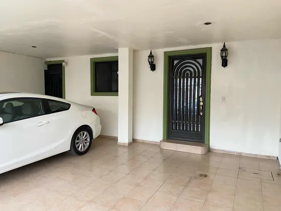 Excelente Casa Ubicada En Guadalupe Nl