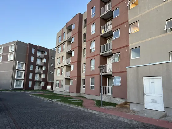 Arriendo Departamento En Primer Piso, 2 Dormitorios, 2 Baño