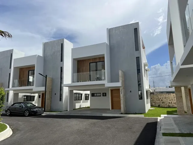 Villas Listas Para Entregar En Brisas De Punta Cana, 3 Habitaciones, Terraza En El 3er Nivel