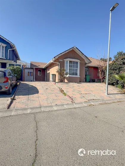 Casa En Venta De 3 Dorm. En Puente Alto