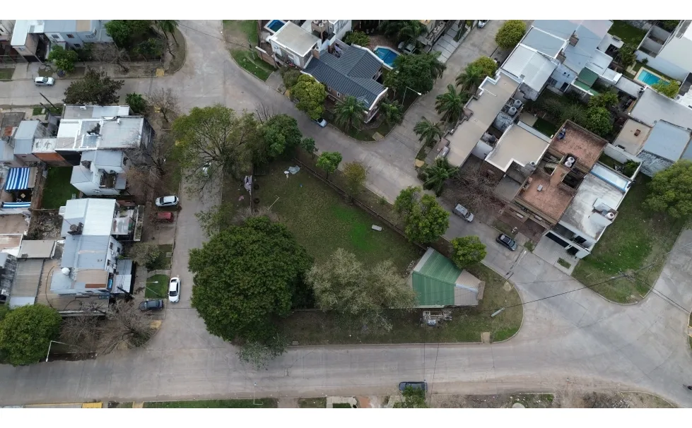 The Dodero Triangle, Central Island Plot of 700 m²