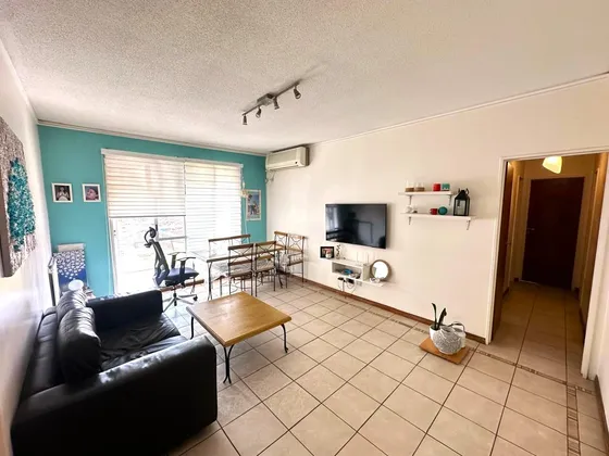 3 Ambientes Con Balcón Y Cochera En Villa Crespo