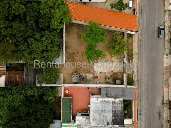 Camilo Duin Vende Terreno En Zona Estratégica Del Centro Este De Barquisimeto Cercado Totalmente Código 25-20770 Cadg