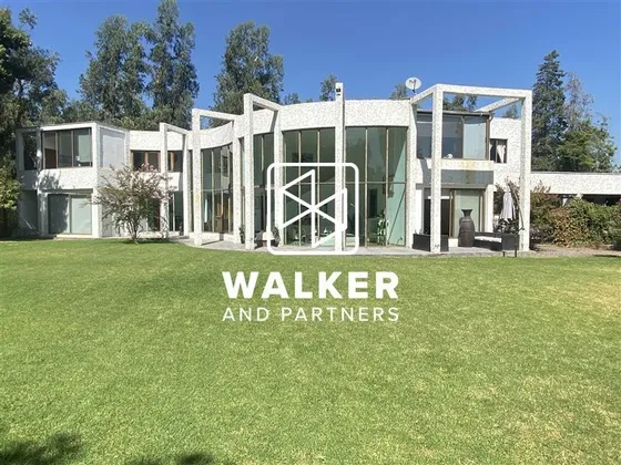 Casa En Venta En Parcela Chicureo Central 5d Más Serv.