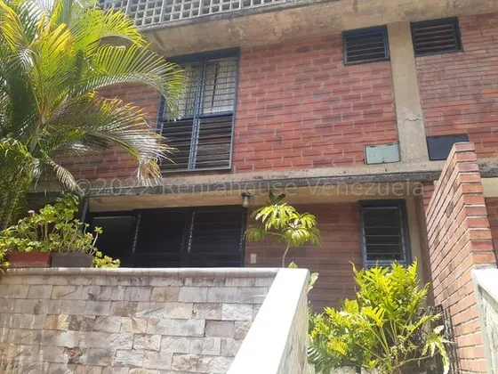 Excelente Casa  En Venta, En Los Dos Caminos. 24-8355