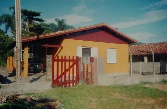 Casa Espaçosa E Sólida . Local Ideal Para Pesca