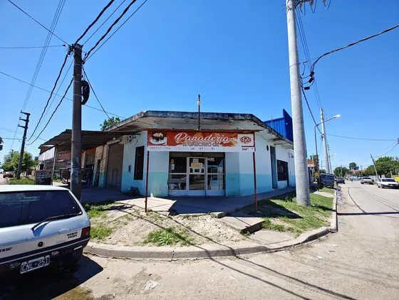 Galpón Y 3 Locales En  Venta En Gonzalez Catan