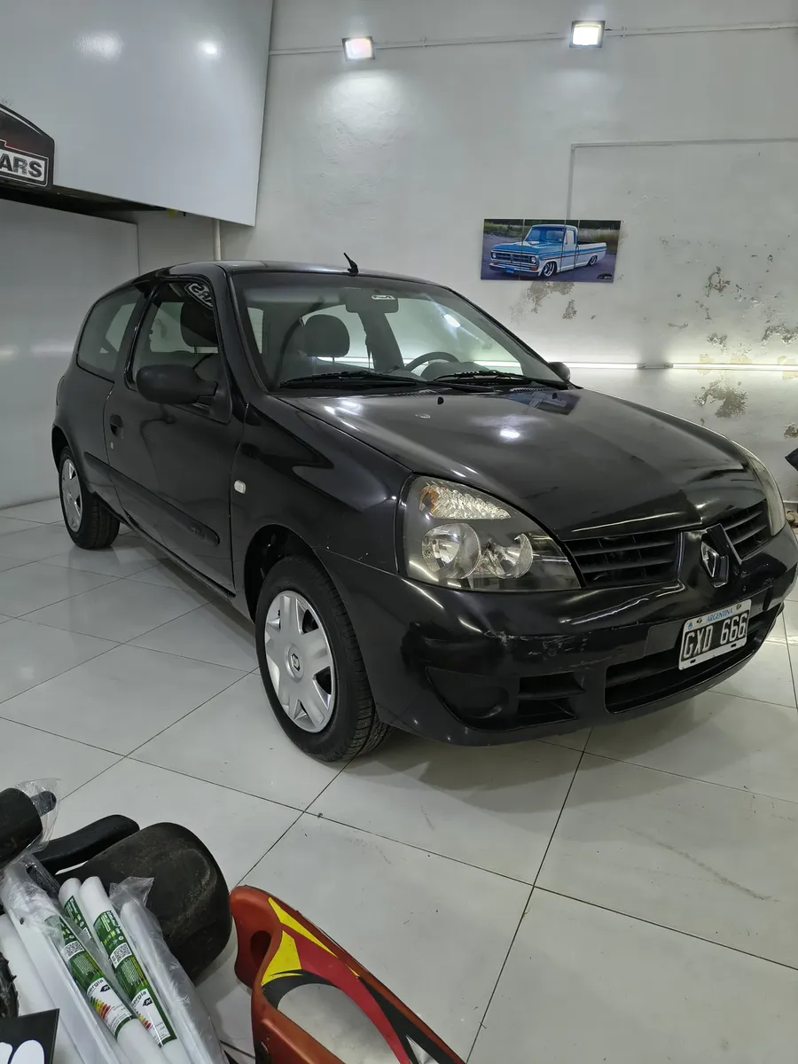 Renault Clio 1.2 Authentique542175465979914241