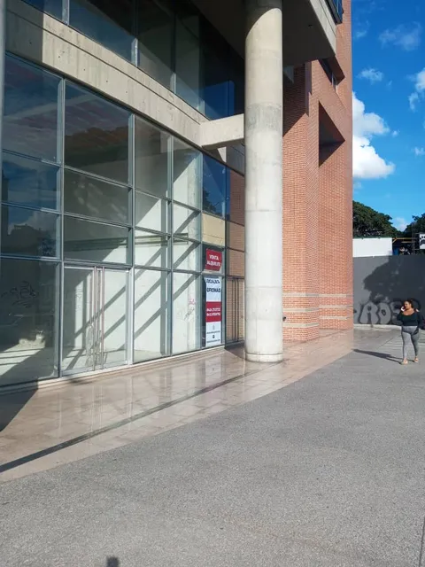 Venta De Local A Pie De Calle Los Dos Caminos 298 Mts2 