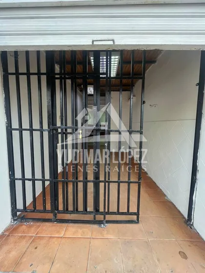 Local En Alquiler Con Excelente Ubicación Comercial, Av. Los Cedros, Maracay Edo. Aragua
