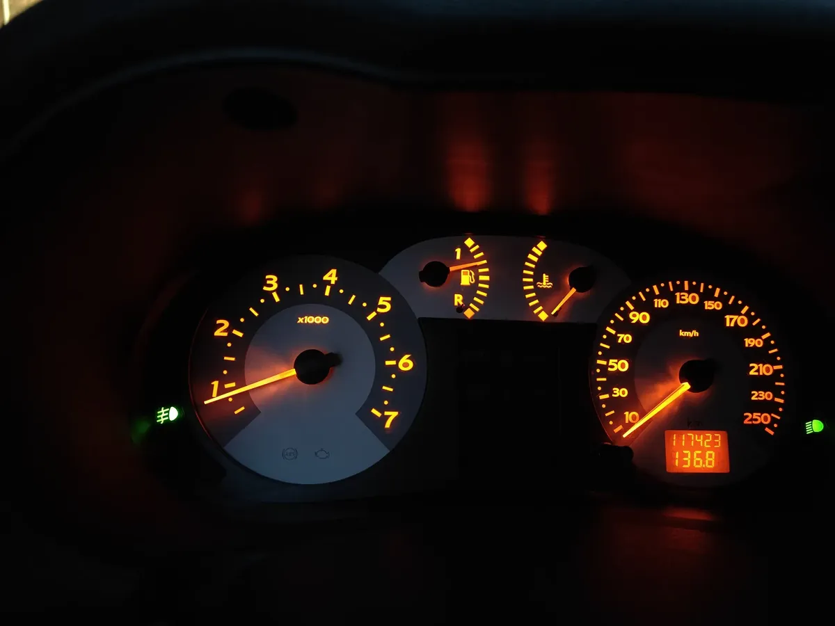 Renault Clio 1.6 Infinit5383361198771507214