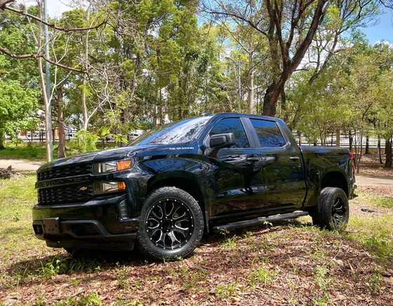 Chevrolet Silverado Custom
