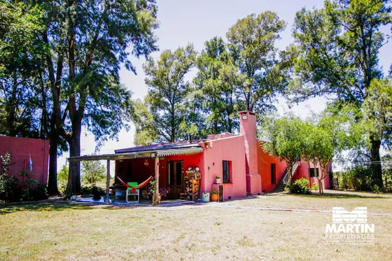 Chacra En Capilla Del Señor. Casa De Campo Y Casa De Huéspedes. Lote 17.745 M2. Pileta Y Bosquecito.