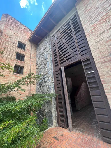 Se Vende Qta Cerro Verde 4h/1s/1anexo/10p/estudio/estar/