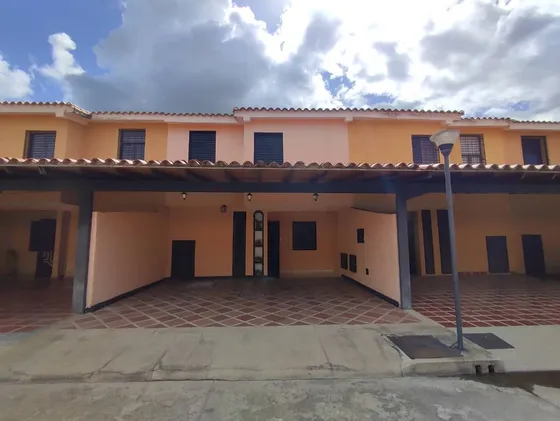 Townhouse En San Diego En Conjunto Residencial El Lirial. Jeg