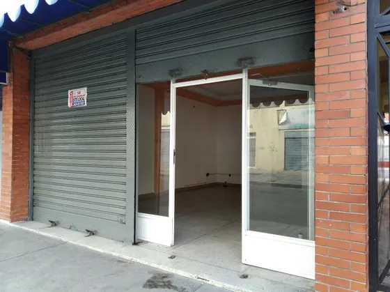 Alquiler De Un Local Ubicado En Calle 5 De Julio, Entre Miranda Y Av. Bolívar Maracay.