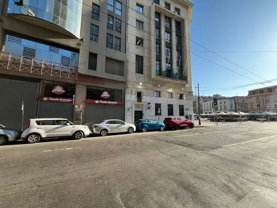 Local Comercial En Pleno Centro Bancario De Valparaíso