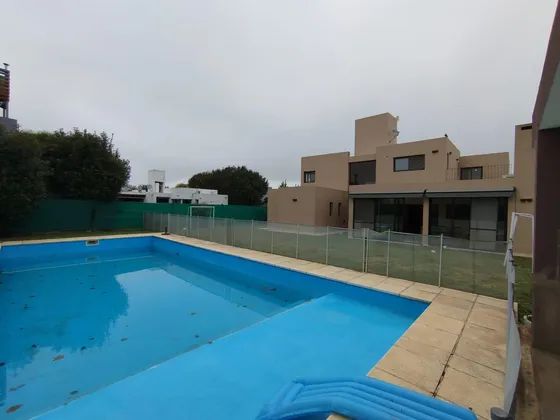 Casa En  Venta En La Morada , Patio, Pileta Y Quincho ,  Apta Hipotecario
