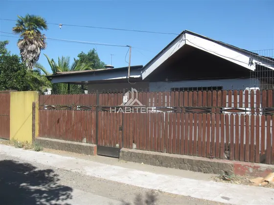 Casa En Venta De 2 Dorm. En Curicó