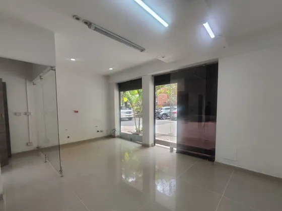 Local En Arriendo Ubicado En Medellín Sector Plazuelas De San Diego (24419).