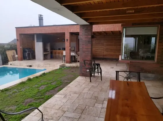 Hermosa Casa En Peñalolén, Condominio Portezuelo