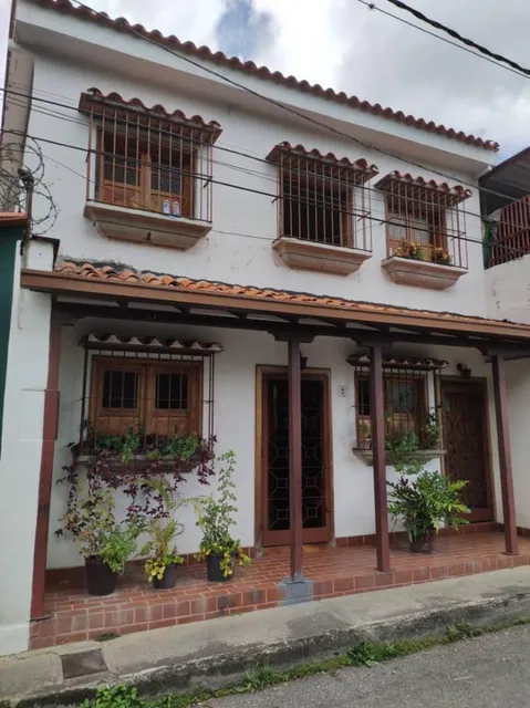 Vendo Casa De 2 Plantas En El Pueblo Del Hatillo 