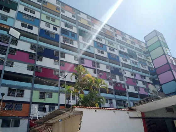 Venta/apartamento/23 De Enero Zona F, Bloque 42/85m2/3/1/1/ref.19500$