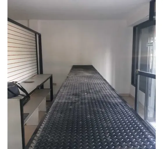 Se Alquila Local En Puerto Cabello C. C Venetto La Sorpresa Con A/c