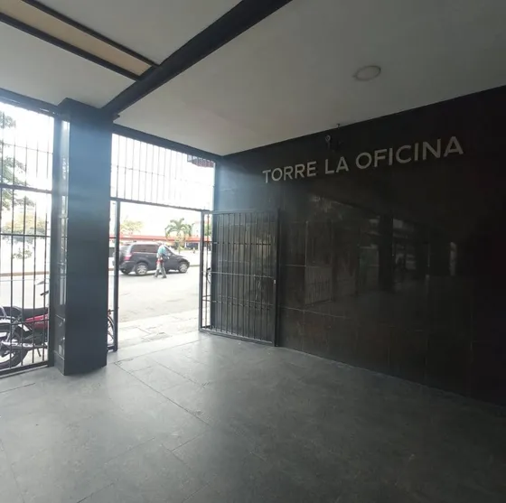 Alquiler/ Oficina /37m² /3 Oficinas  +1kitchenette /1 Baño/ 2 Puestos De Estacionamiento