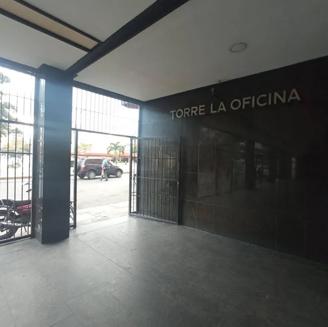 Alquiler/ Oficina /37m² /3 Oficinas  +1kitchenette /1 Baño/ 2 Puestos De Estacionamiento