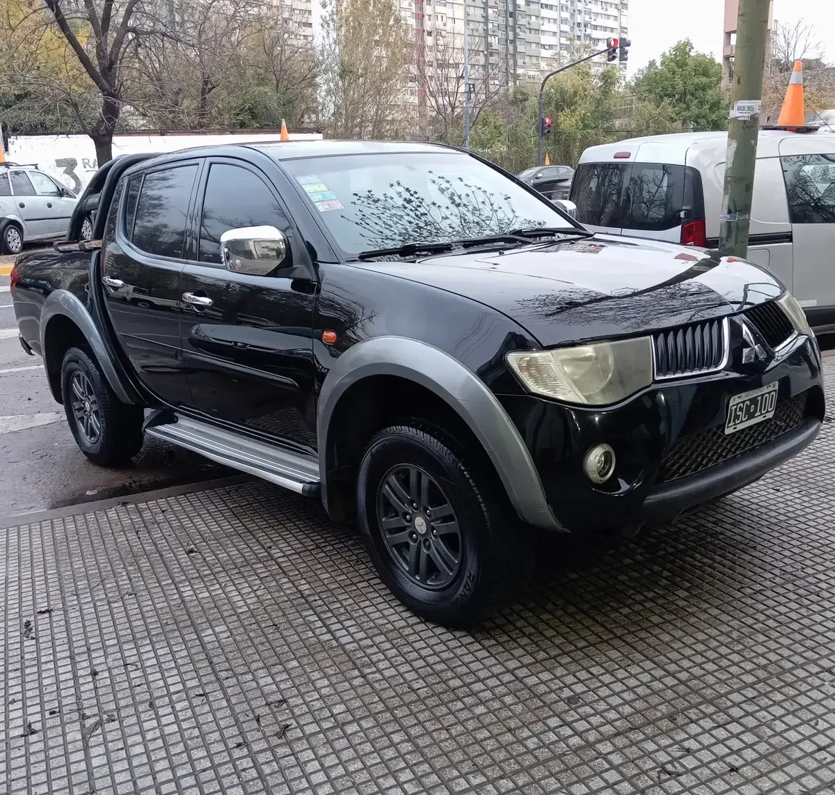 Mitsubishi L200 2.5 Did Cab Doble At 4x4
