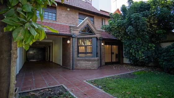 Venta De Casa En Ph De 6 Ambientes En Haedo Chico