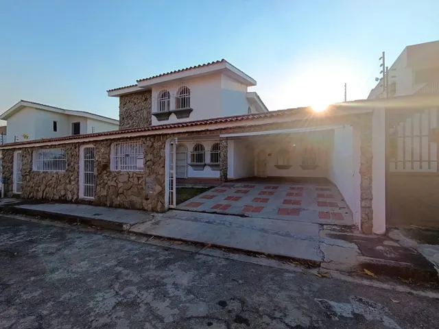 En Venta Casa De Dos Niveles  En Urb. Prebo Ii Valencia Carabobo. L.m