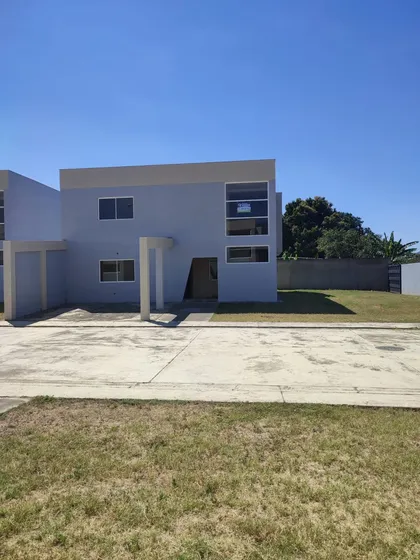 Casa En Venta En Obra Gris En Sector Mini Granja San Diego Carabobo Yg