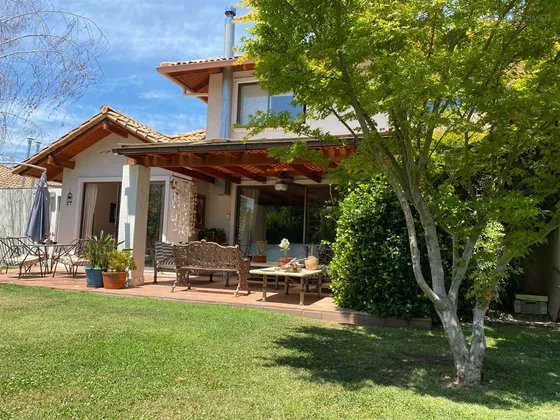 Casa En Venta De 6 Dorm. En Machalí