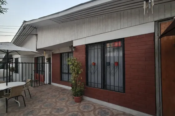 Hogar Seguro Frente A Plaza Familiar