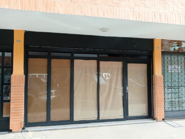 Local Para La Venta Centro Comercial Las Chimeneas Con Planta Eléctrica 100% Vm 