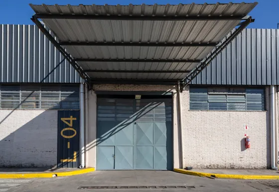 Deposito 600 M2 Con Oficina En Parque Store Center En Acc. Oeste Km 38 