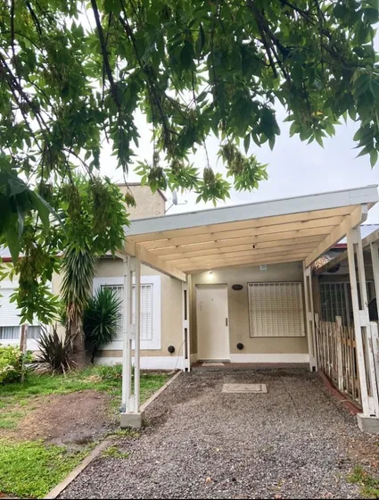 Venta Monte Grande Barrio Mirasoles Casa De 2 Dormitorios, Cochera Y Jardin