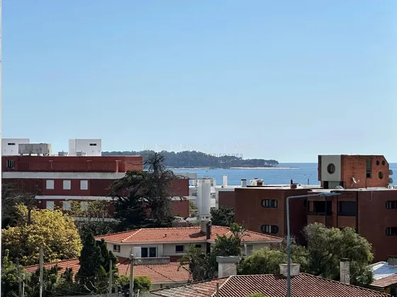 Apartamento En Venta De 2 Dormitorios En Edificio Miami Boulevard, Punta Del Este.