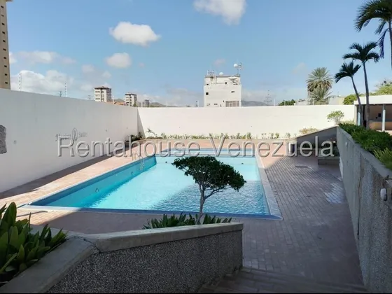 Apartamento En La Av Bolivar Con Vista Al Mar. Mari