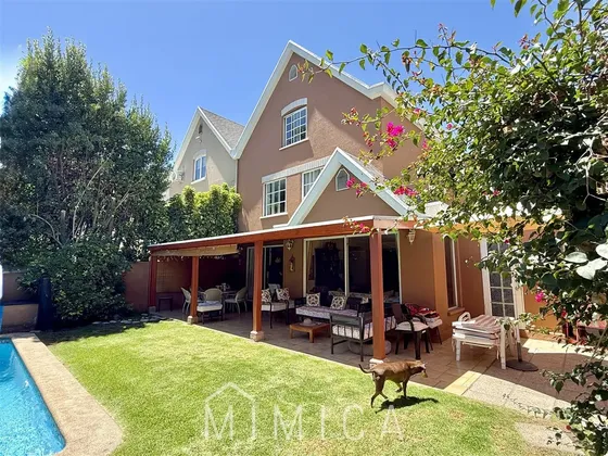 Casa En Venta De 5 Dorm. En Las Condes